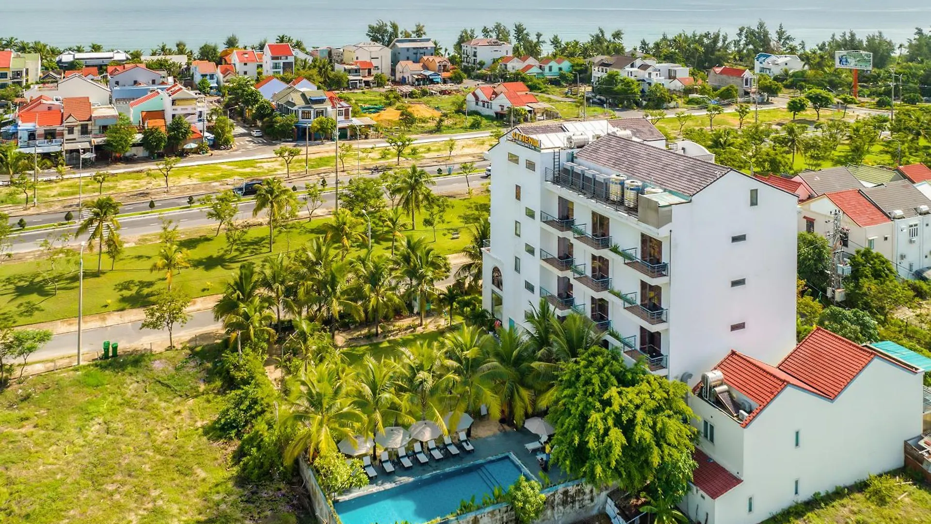 Athenia Hoi An Boutique Hotel & Spa 4*,
